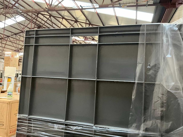 Grote pvc stapelbakken met inhoud (8x) - afbeelding 10 van  13