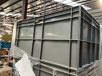 Grote pvc stapelbakken met inhoud (8x) - afbeelding 11 van  13