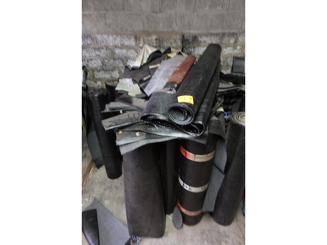 Grote restpartij epdm/asfalt - afbeelding 2 van  5