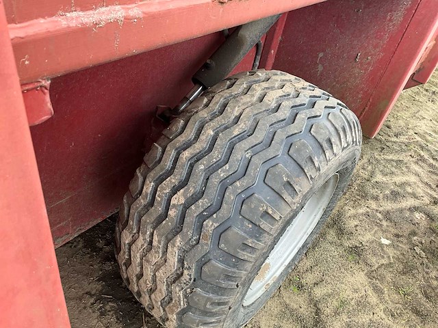 Grote robuuste mestcontainer op wielstel - nieuwe banden - afbeelding 13 van  14