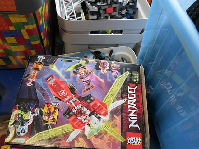 Grote set spellen, diverse lego-speelgoedjes - afbeelding 1 van  15