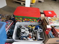 Grote set spellen, diverse lego-speelgoedjes - afbeelding 13 van  15