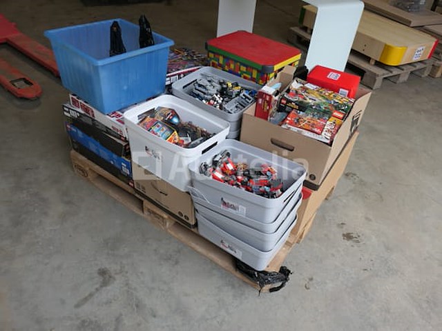 Grote set spellen, diverse lego-speelgoedjes - afbeelding 14 van  15