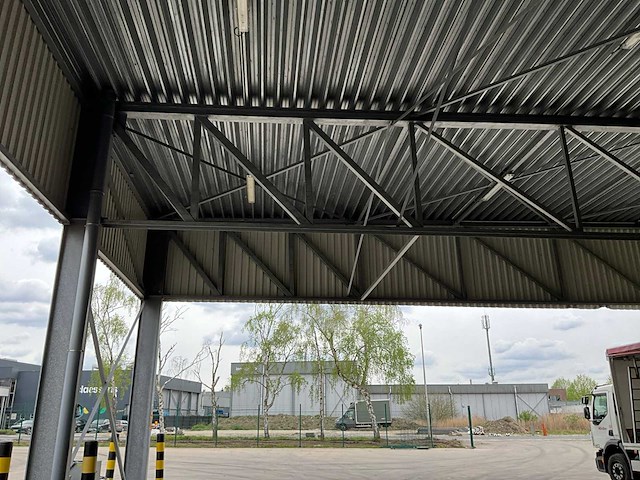 Grote stalen overkapping - afbeelding 8 van  9