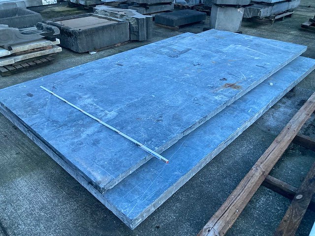 Grote tafelbladen in belgische blauwe steen (2x) - afbeelding 1 van  3