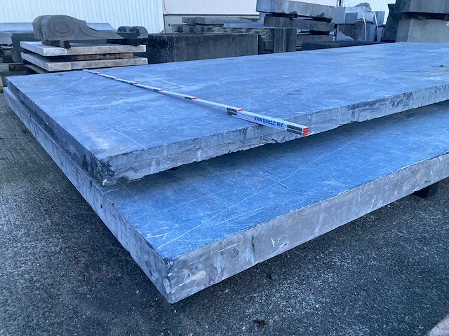 Grote tafelbladen in belgische blauwe steen (2x) - afbeelding 2 van  3