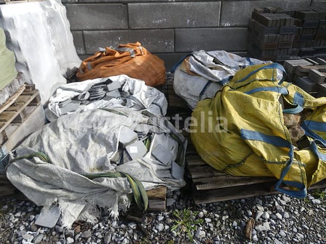 Grote tas geopend met bluestone - afbeelding 1 van  8