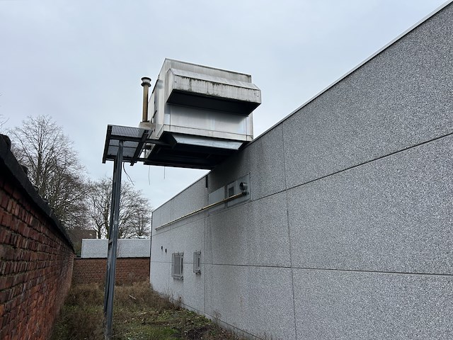 Grote ventilatie unit/motor niet meer in gebruik - afbeelding 1 van  6