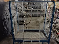 Grote vogelkooi met opening boven en zijkant - afbeelding 1 van  1