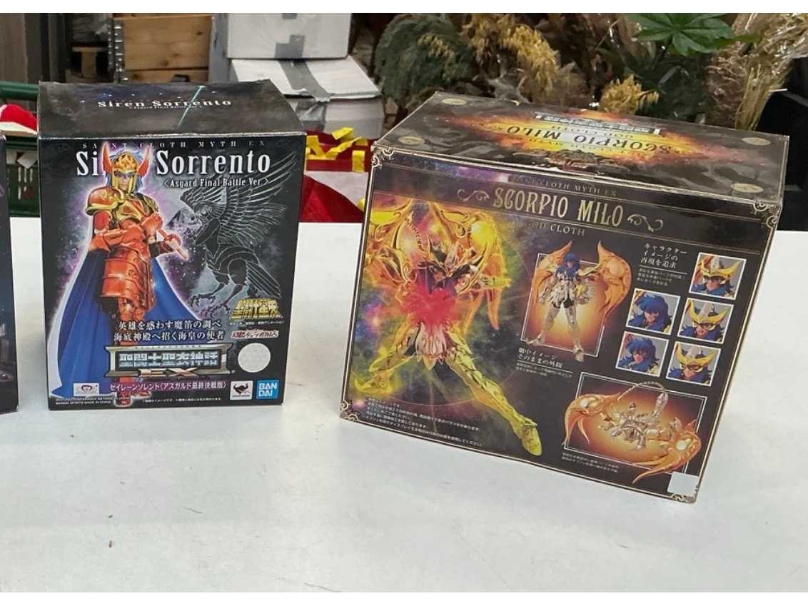 Grote voorraad actiefiguren wegens faillissement super myth cloth vof