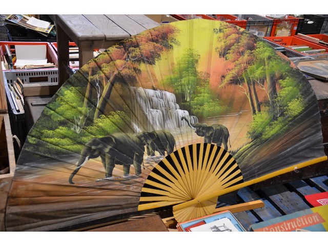 Grote waaier met diverse dieren - afbeelding 1 van  1