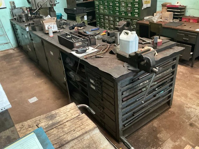 Grote werkbank met inhoud - afbeelding 12 van  48