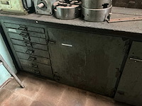 Grote werkbank met inhoud - afbeelding 23 van  48