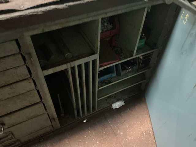 Grote werkbank met inhoud - afbeelding 15 van  33