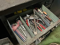 Grote werkbank met inhoud - afbeelding 19 van  33