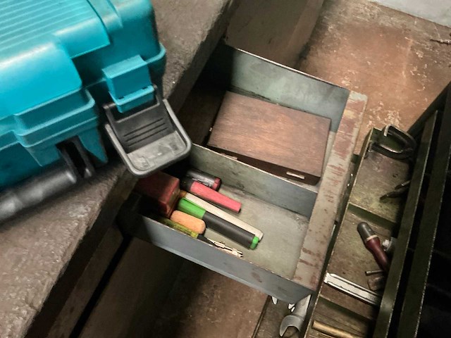 Grote werkbank met inhoud - afbeelding 20 van  33