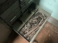 Grote werkbank met inhoud - afbeelding 28 van  33