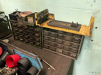 Grote werkbank met inhoud - afbeelding 31 van  33