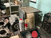 Grote werkbank met inhoud - afbeelding 32 van  33