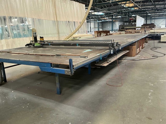 Grote werktafel met bovenfrees - afbeelding 1 van  7