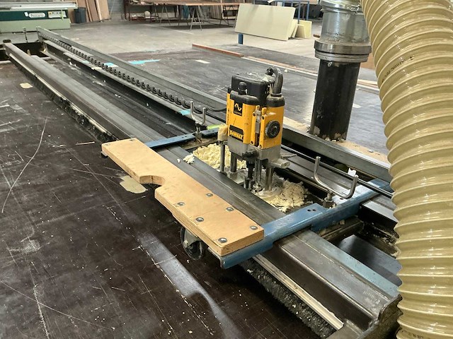 Grote werktafel met bovenfrees - afbeelding 4 van  7