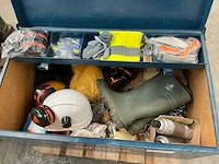 Grote zware metalen gereedschaps/opbergkoffer met inhoud - afbeelding 1 van  10