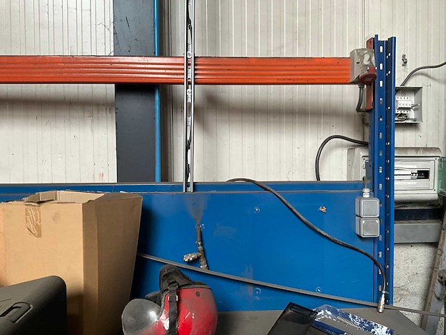 Grote zware metalen werkbank - afbeelding 7 van  11