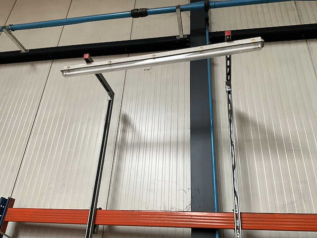 Grote zware metalen werkbank - afbeelding 8 van  11
