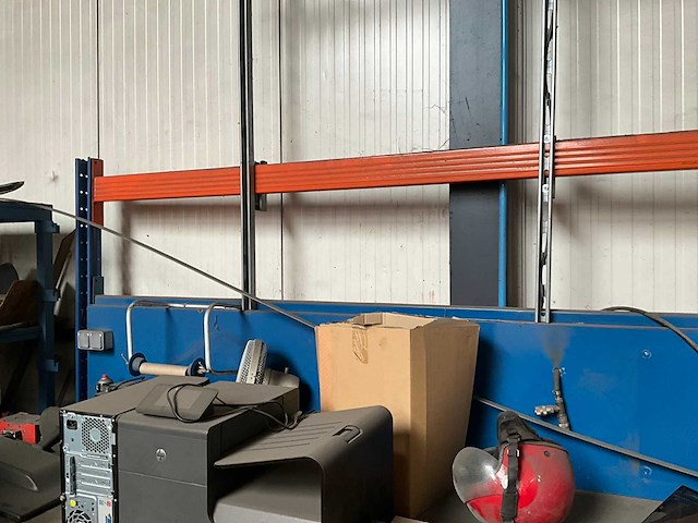 Grote zware metalen werkbank - afbeelding 9 van  11