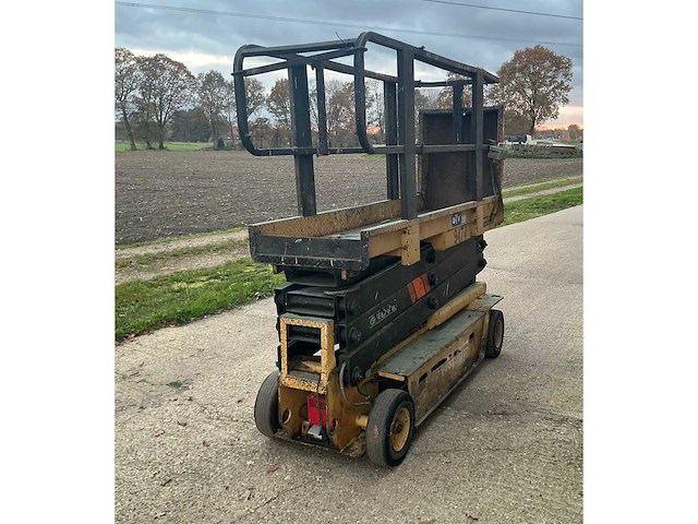 Grove mfg schaarlift sm2633be hoogwerker - afbeelding 2 van  5