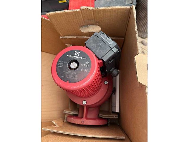 Grundfos - circulator - centrale verwarming, diversen - afbeelding 1 van  6