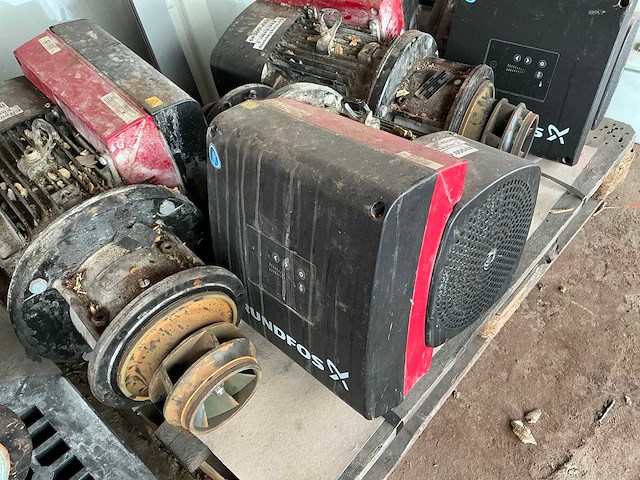 Grundfos 100-240/2 a-f-a-bqqe circulatiepomp - afbeelding 1 van  7