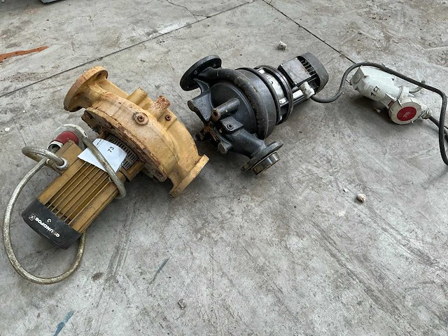 Grundfos diverse pompen (2x) - afbeelding 1 van  3