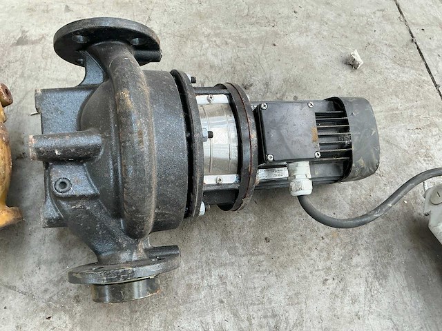 Grundfos diverse pompen (2x) - afbeelding 3 van  3