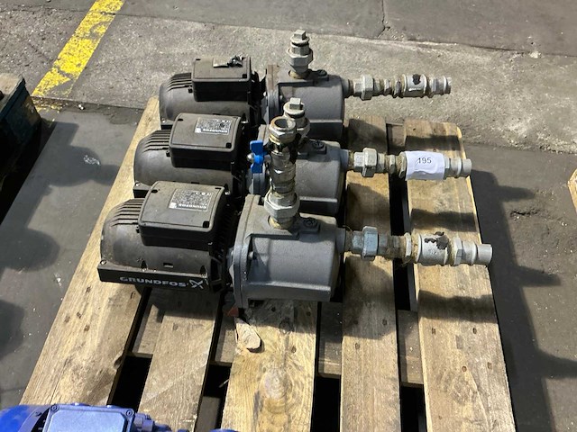 Grundfos jp basic 4 zelfaanzuigende waterpomp (3x) - afbeelding 2 van  4