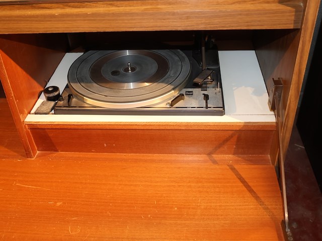 Grundig radiomeubel - afbeelding 6 van  6