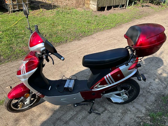Guewer scooter/bromfiets electrisch - 883km - afbeelding 14 van  20