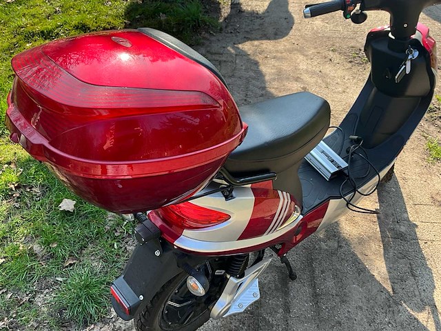 Guewer scooter/bromfiets electrisch - 883km - afbeelding 17 van  20