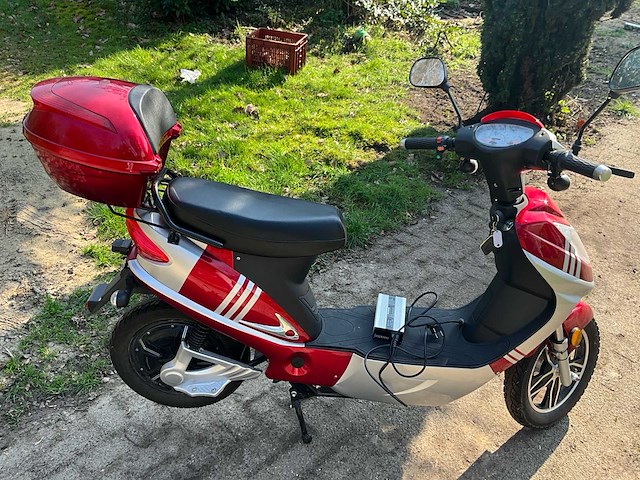 Guewer scooter/bromfiets electrisch - 883km - afbeelding 18 van  20