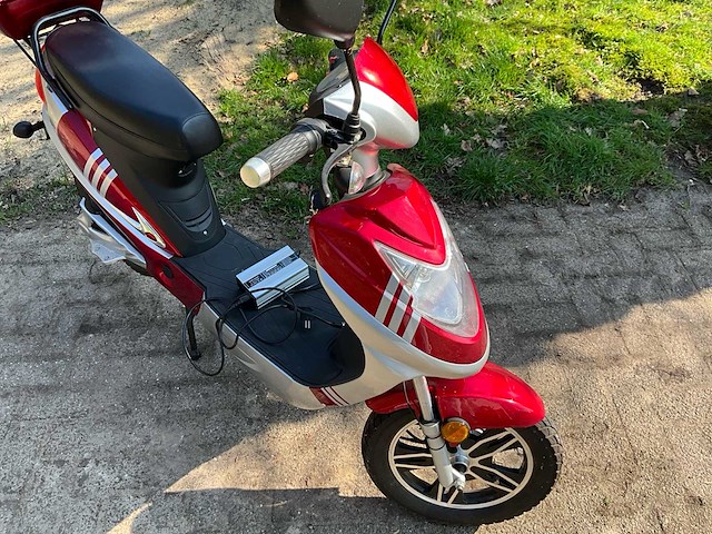 Guewer scooter/bromfiets electrisch - 883km - afbeelding 19 van  20