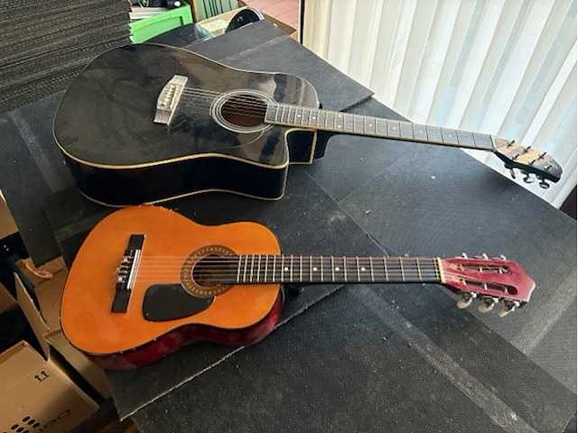 Guitar (2x) - afbeelding 1 van  5