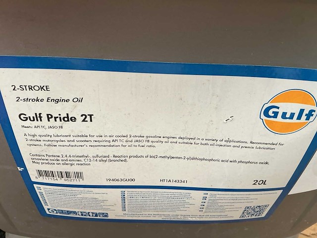 Gulf,inhoud 20 liter 2- stoke motorolie (2x) - afbeelding 2 van  3