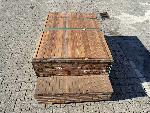 Guyana ipé latten geschaafd 650-1550x40x25mm (552x) - afbeelding 1 van  3