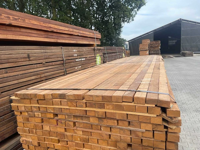 Guyana teak latten fijnbezaagd 3350x50x31mm (162x) - afbeelding 1 van  3