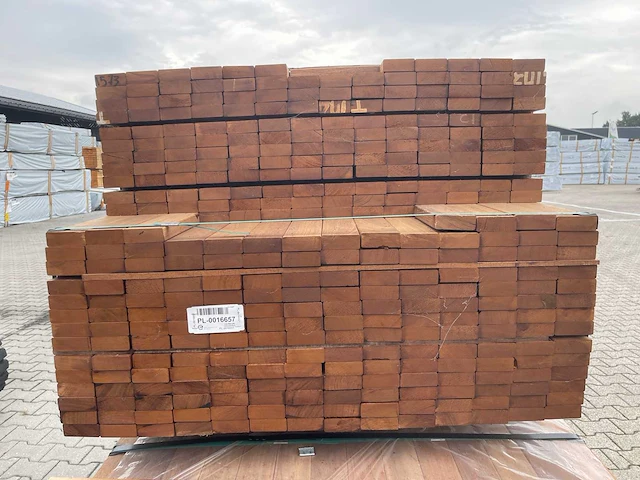 Guyana teak planken geschaafd 1000-1250x70x27mm (347x) - afbeelding 3 van  3
