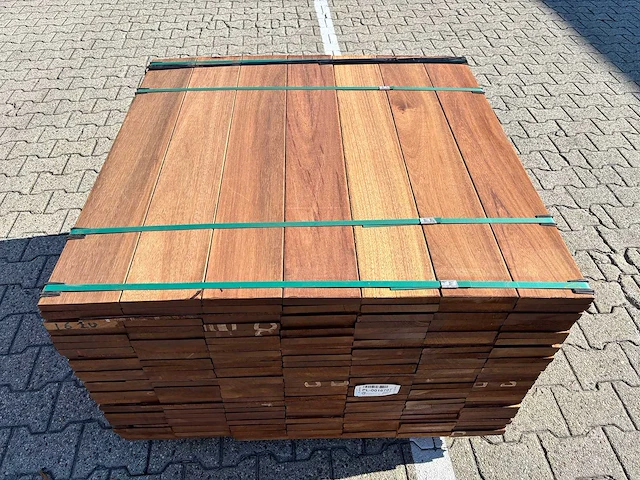 Guyana teak planken geschaafd 1000x145x21mm (189x) - afbeelding 1 van  3