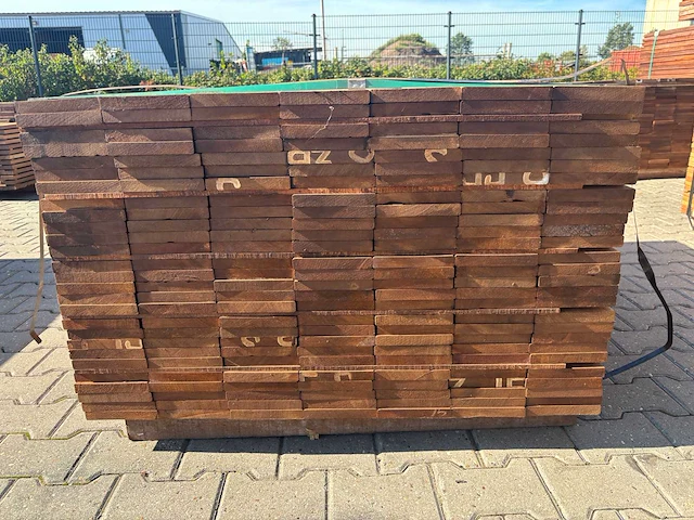 Guyana teak planken geschaafd 1400x145x21mm (189x) - afbeelding 2 van  3