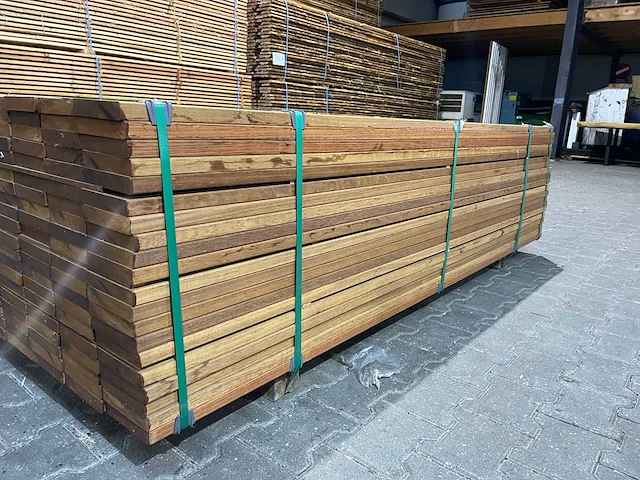 Guyana teak planken geschaafd 1850x140x25mm (42x) - afbeelding 3 van  4