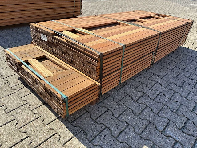 Guyana teak planken geschaafd 2150x90x25mm (50x) - afbeelding 3 van  3