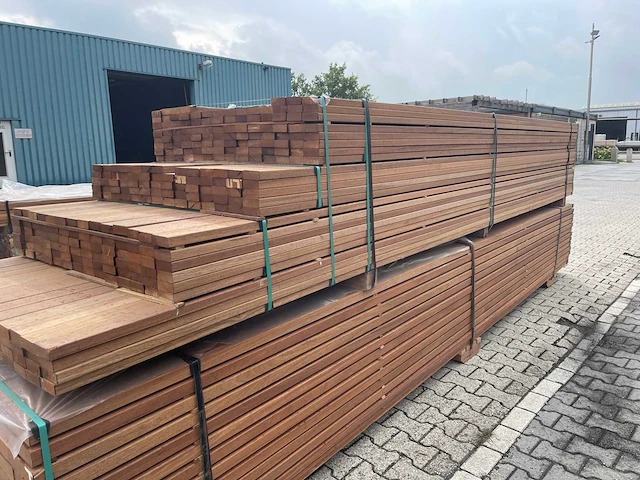 Guyana teak planken geschaafd 4600-4900x70x27mm (140x) - afbeelding 2 van  3